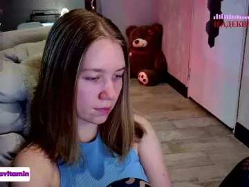 Vita-min-4ik  live sex cam
