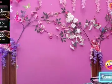 Skinnytiana18  live sex cam