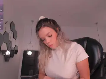 LisaFlowers  live sex cam