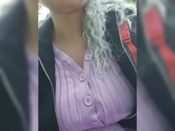 MoonLove13  live sex cam