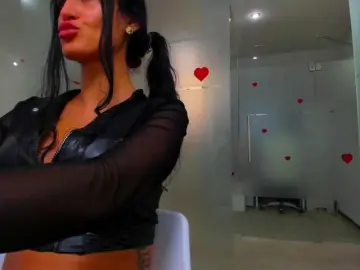 Queenrafaelle  live sex cam