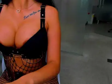 Queenrafaelle  live sex cam