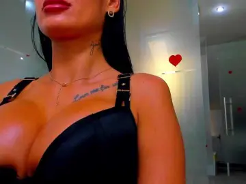 Queenrafaelle  live sex cam