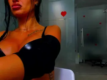 Queenrafaelle  live sex cam