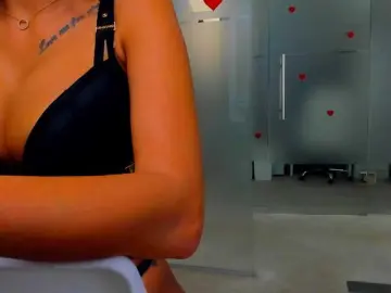 Queenrafaelle  live sex cam
