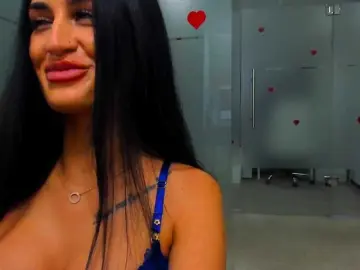 Queenrafaelle  live sex cam