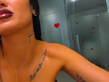 Queenrafaelle  live sex cam