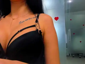 Queenrafaelle  live sex cam