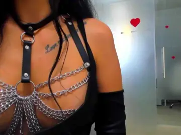 Queenrafaelle  live sex cam