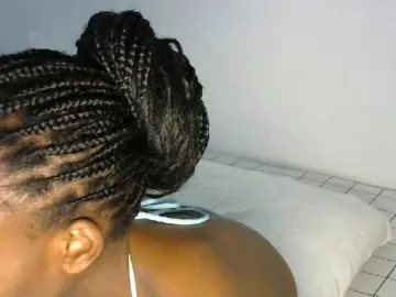 Prettyquin254  live sex cam