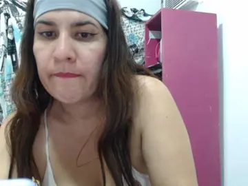 Bratzhot  live sex cam