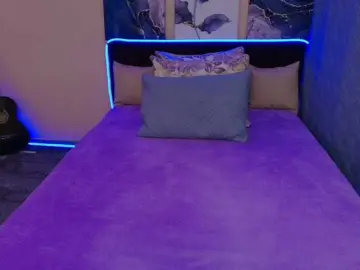 Blond-Pearl  live sex cam