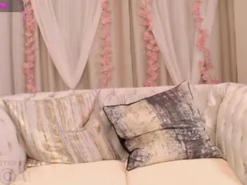 Laydee-E  live sex cam