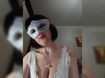 Lilya18  live sex cam