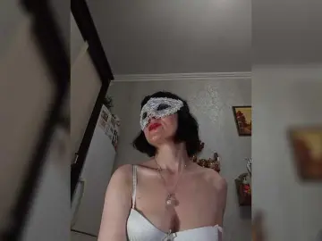 Lilya18  live sex cam