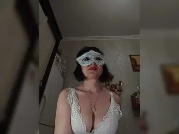 Lilya18  live sex cam