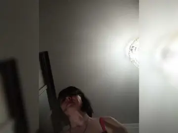 Lilya18  live sex cam