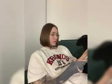 IRAONIC  live sex cam