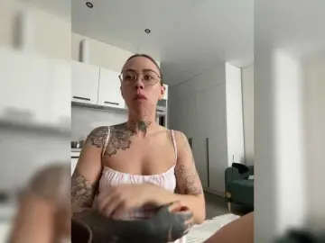 IRAONIC  live sex cam