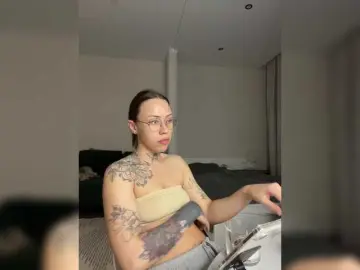 IRAONIC  live sex cam