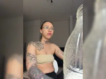 IRAONIC  live sex cam