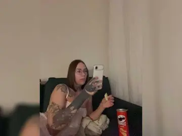 IRAONIC  live sex cam