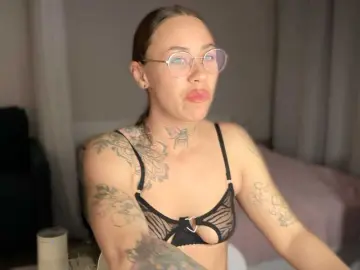 IRAONIC  live sex cam