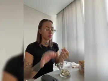 IRAONIC  live sex cam