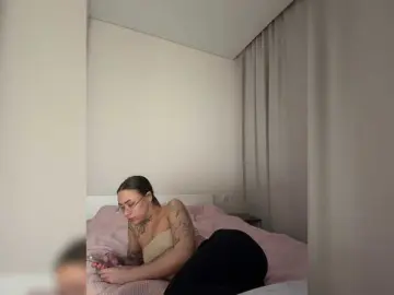 IRAONIC  live sex cam