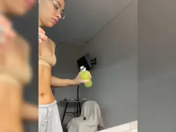 IRAONIC  live sex cam