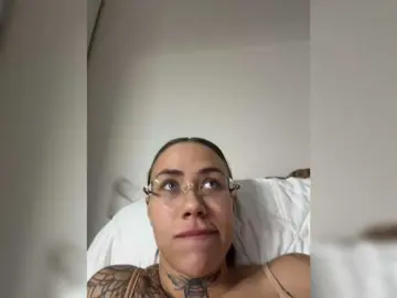 IRAONIC  live sex cam