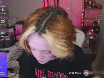 Crispy-tati-  live sex cam