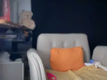 Ema-love  live sex cam