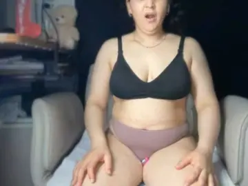 Ema-love  live sex cam