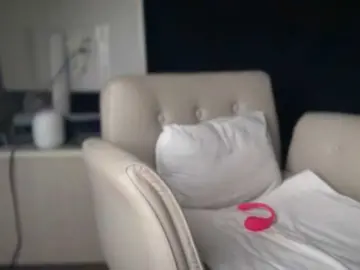 Ema-love  live sex cam