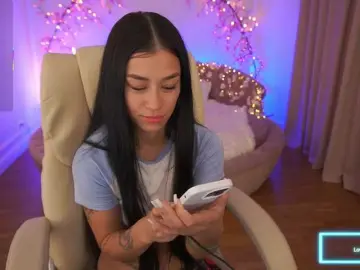 FataleNellie  live sex cam
