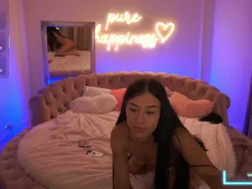 FataleNellie  live sex cam
