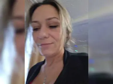 Krisred  live sex cam