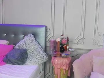 ZuriSaint  live sex cam