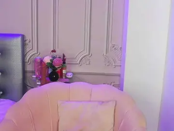 ZuriSaint  live sex cam