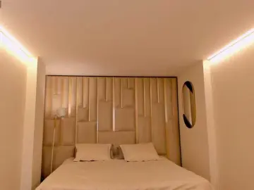 NiaSalvatore  live sex cam