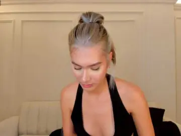 NiaSalvatore  live sex cam