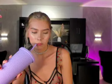 NiaSalvatore  live sex cam