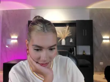 NiaSalvatore  live sex cam