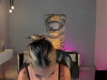 NiaSalvatore  live sex cam