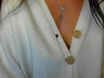 AliannaSoloKisses  live sex cam