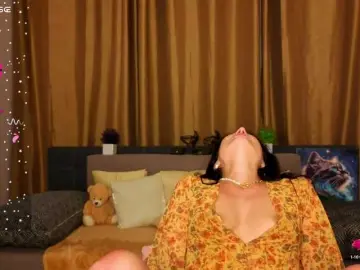 AliannaSoloKisses  live sex cam
