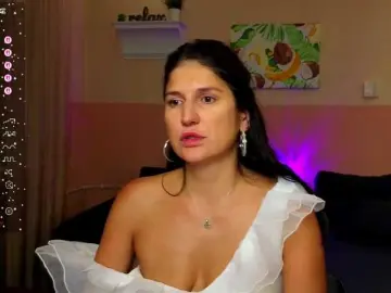 AliannaSoloKisses  live sex cam
