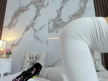 Hannahill69  live sex cam