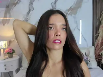 Hannahill69  live sex cam